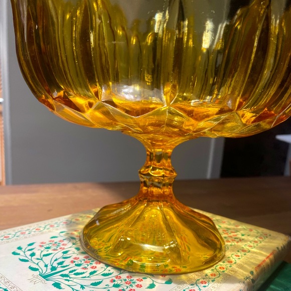 Vintage Anchor Hocking Fairfield Pedestal Bowl, Vintage Amber Glass Bowl - Picture 6 of 8